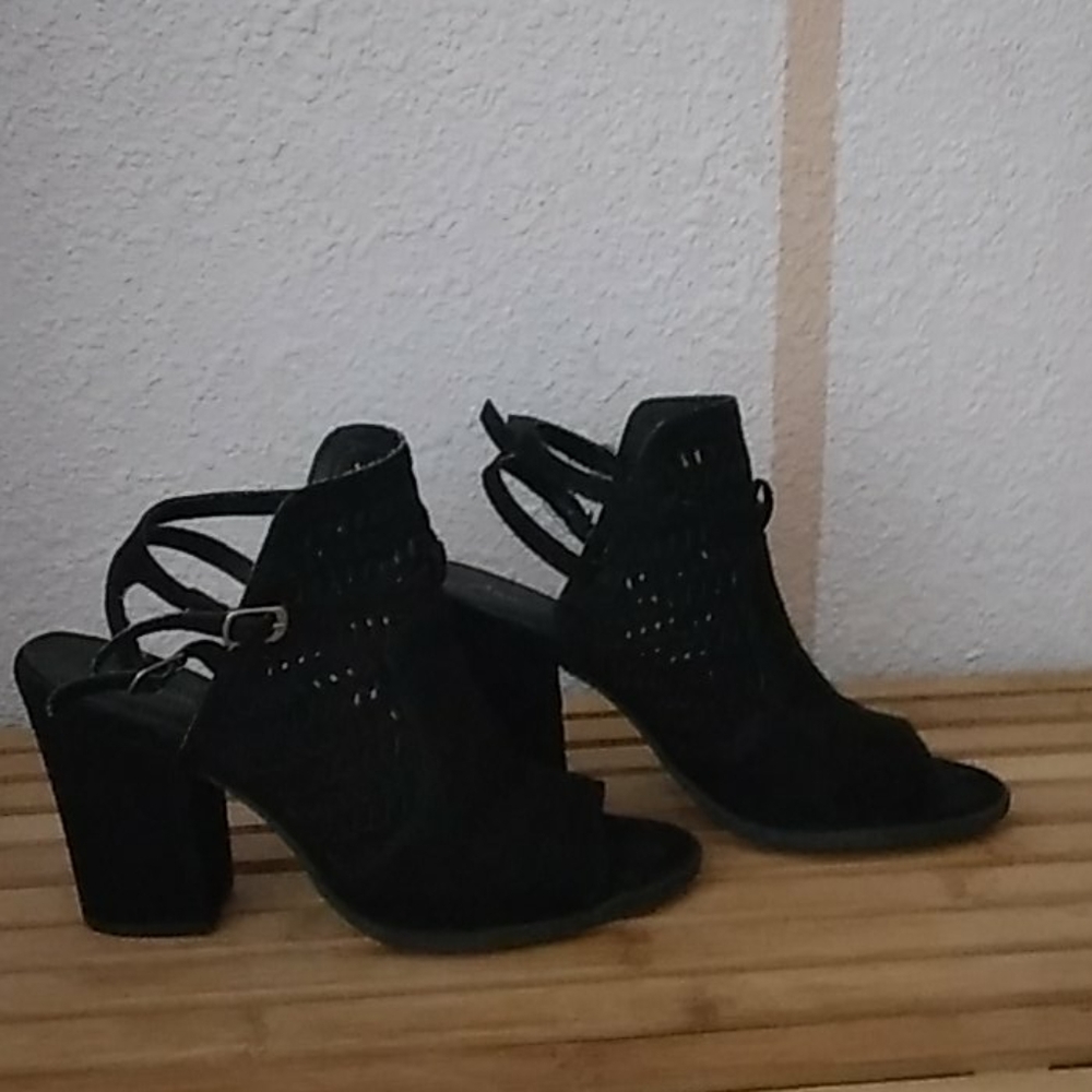 Heels - Picture 2 of 2